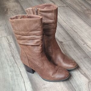 BareTraps Women's Tan Heeled Boots